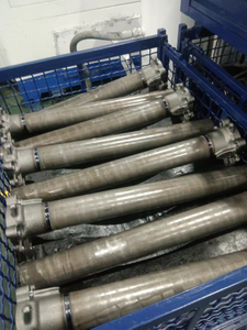 Ống l&oacute;t trục dưới &ocirc; t&ocirc;